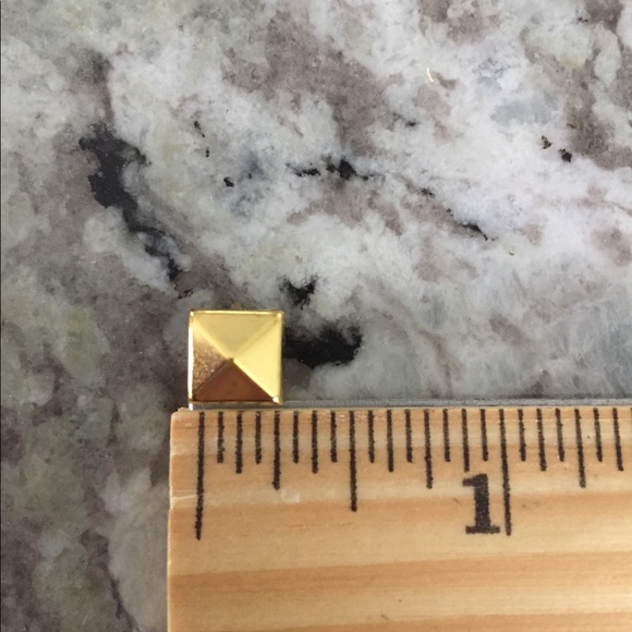 Pack of studs - Picture 5 of 6